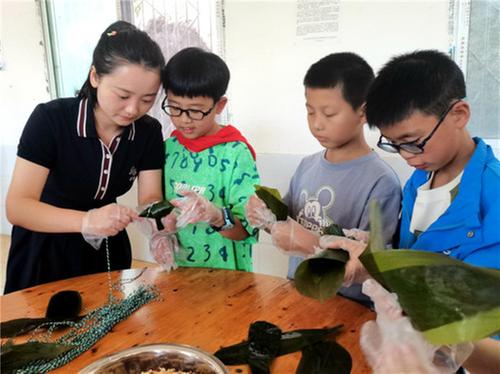  南江县石滩九义校开展主题教育活动