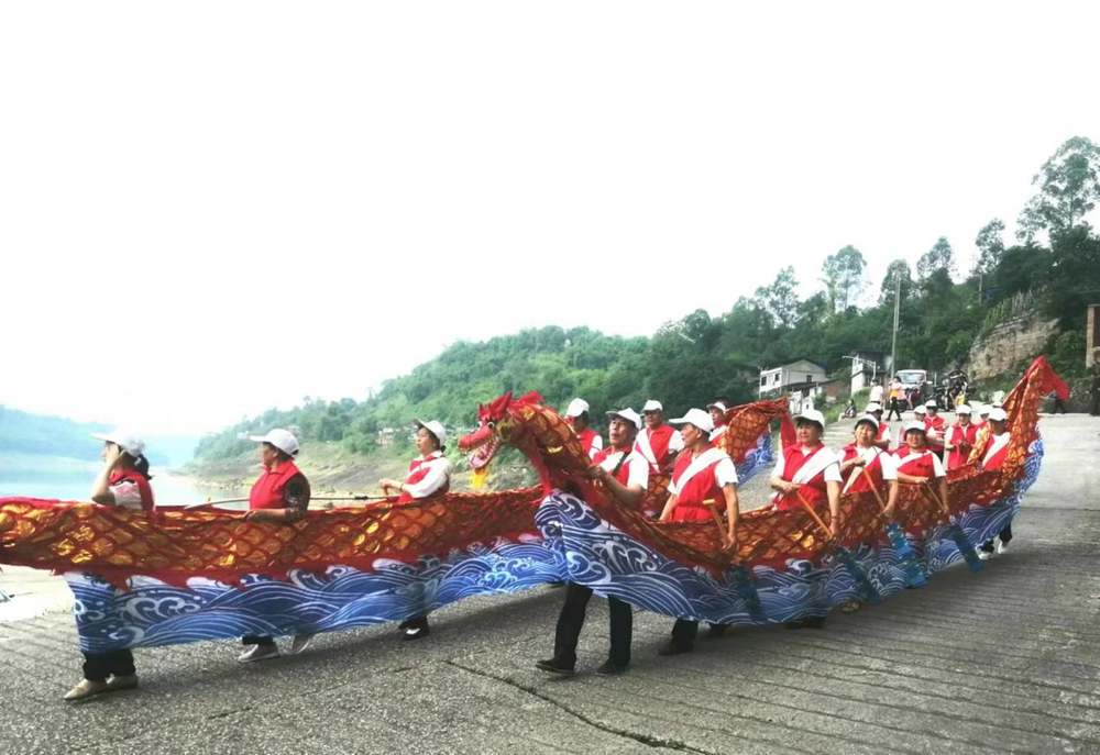 岳池县罗渡镇：渠江船工号子表演队端午节龙舟竞渡展风采