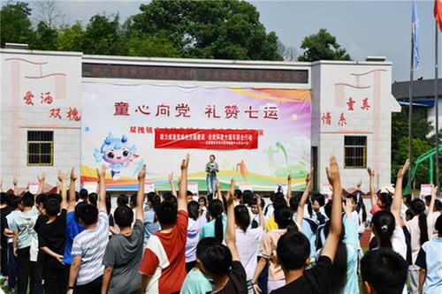 川渝两地科协点燃学子科学热情