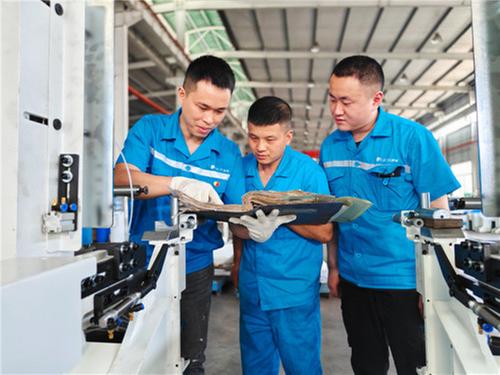 黄勇：精勤不倦 潜心钻研