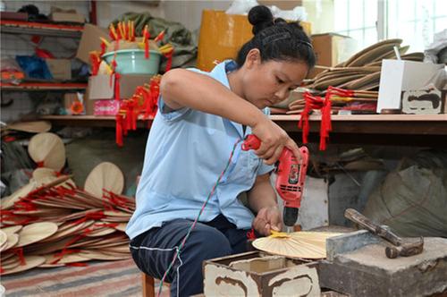 夏至时节制扇忙