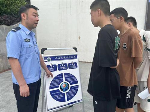 成都东部新区石板凳街道：禁毒宣传进校园  共筑无毒校园新篇章