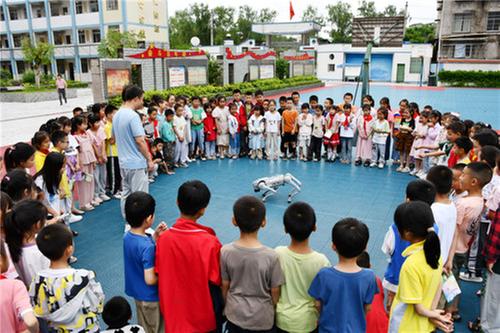 岳池县：科普大篷车进校园  点亮学子科技梦