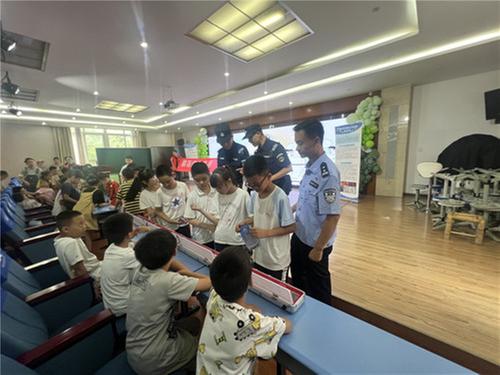 成都市锦江区：禁毒主题教育进校园，护航无毒青春