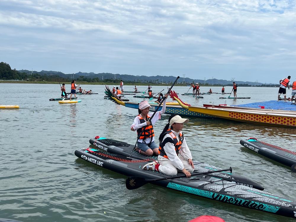 青神县：岷江上桨影翩翩 小运动员备战忙