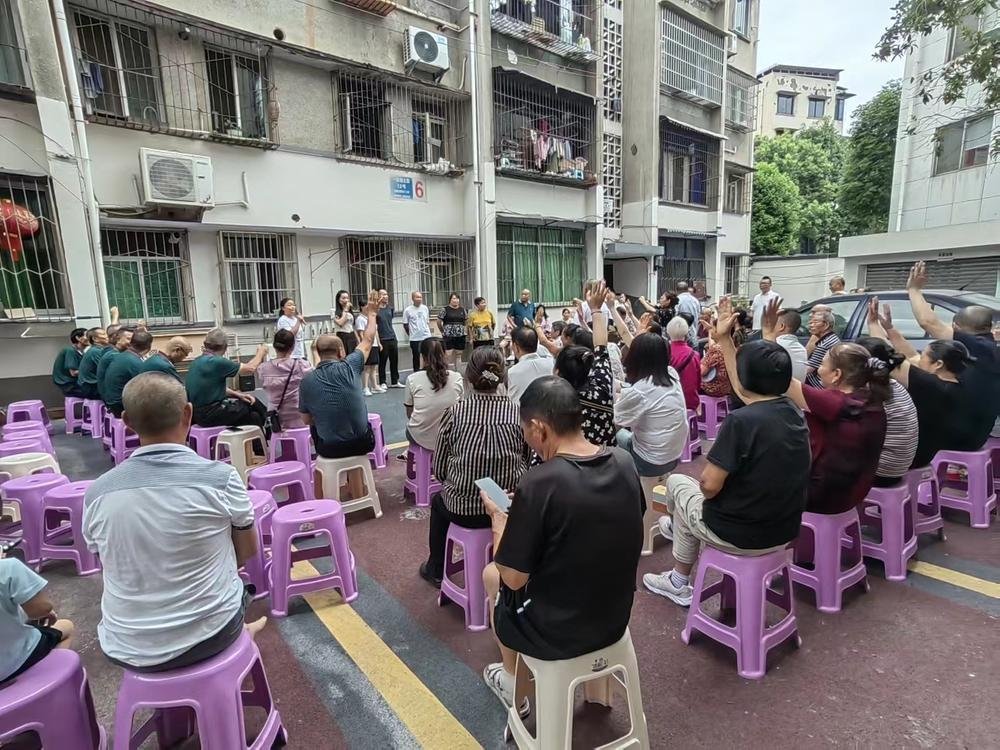 青神县：党群合力 破解“三无小区”难题