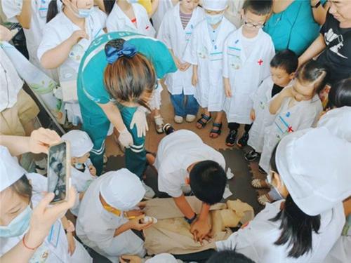 探索生命奥秘，共享童趣时光