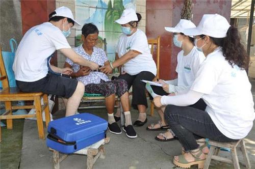什邡市南泉镇卫生院：家庭医生暖心上门，守护失能老人健康
