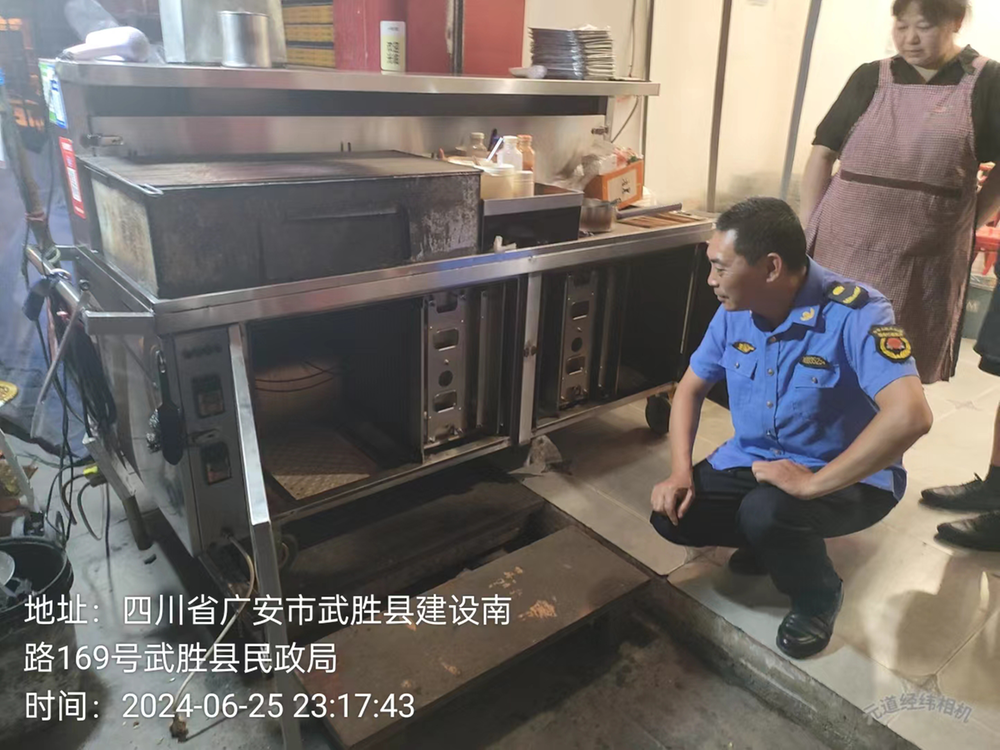 武胜县综合行政执法局：滤除“油烟味” 提升“烟火气”