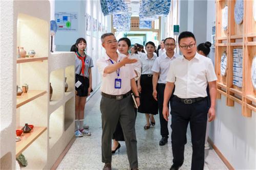 巴州区四小与成都高新区行知小学开展校际结对交流活动