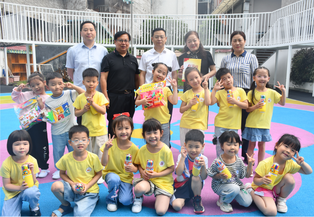 内江市市中区开展“六一”国际儿童节慰问活动