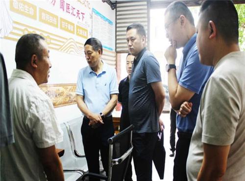 绵阳市卫健委到新生镇调研村卫生室医保定点工作