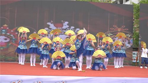 曲韵悠扬浸六月 经典传承润童心