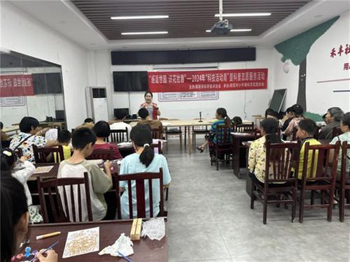 简阳市科协开展“邂逅世园 识花拾趣”科普志愿服务活动