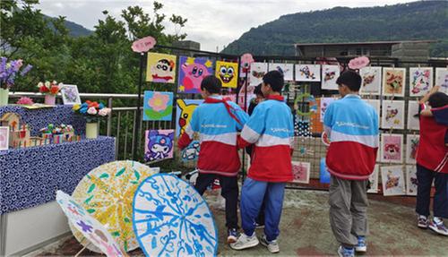 南江县沙河镇小学举行庆“六一”文艺汇演