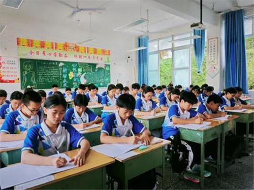 南江四中举行初一语文写作比赛