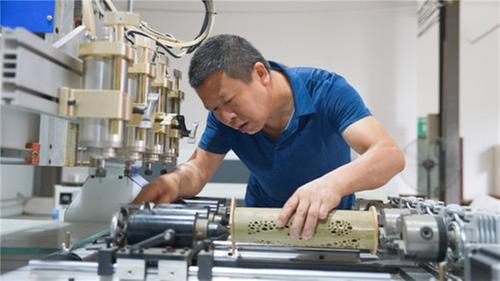 青神县：抢抓机遇下“竹”功夫  加快“以竹代塑”技术研发转化