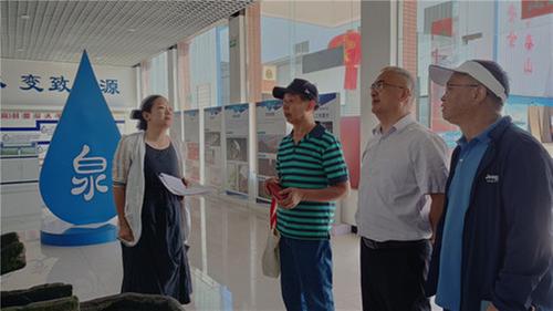 荥经县老科协赴雅安市牛背清泉水业有限责任公司调研