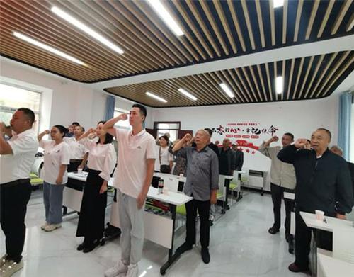 岳池县九龙街道自生社区开展庆“七一”志愿服务活动