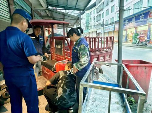 龙孔镇开展电动自行车夜查行动