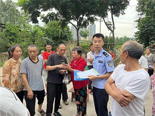 华蓥市公安局开展森林防火宣传活动