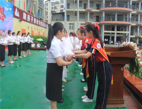 巴州区第六小学召开2024届小学毕业典礼