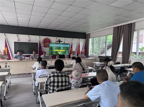 荥经县科协携老科协到民建乡开展农业技术培训活动