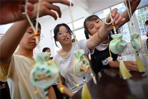 东兴区：“假期课堂”伴成长