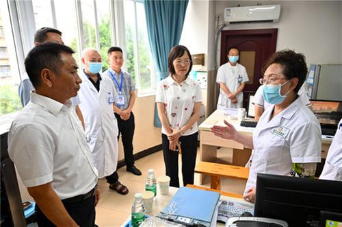 东兴区：“家门口”享健康