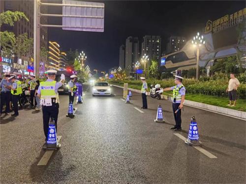 眉山天府交警：全警上路 严查各类交通违法行为