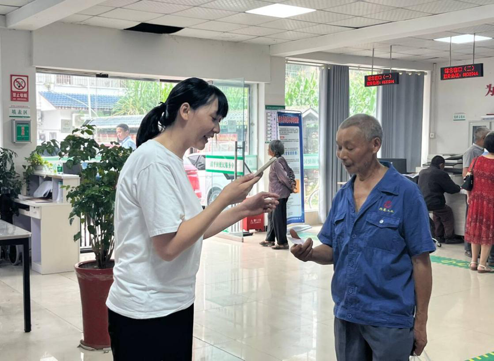 武胜县人社局：多向发力实现认证“温暖办”