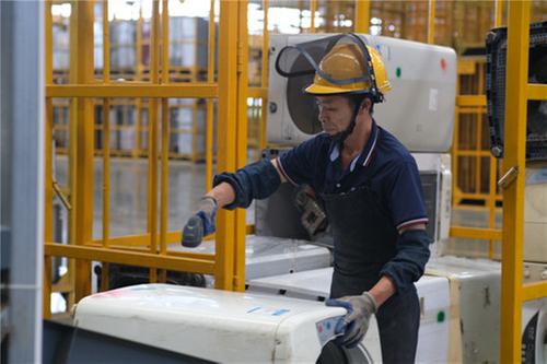 “吃”进废旧电器 “吐”出各类资源