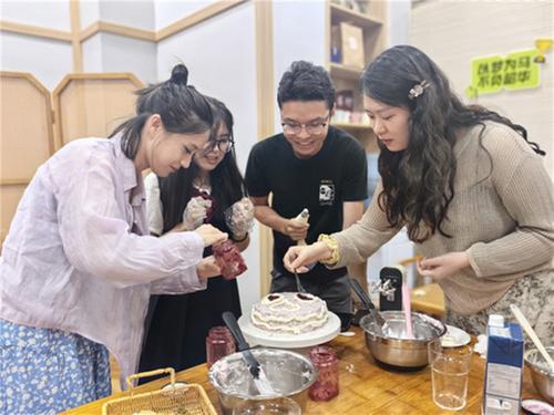 洪雅县：下班后年轻人爱上夜校课程