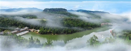 天曌山：门开天府 山启日月