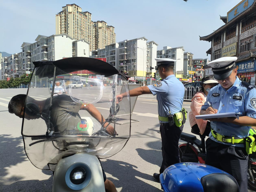 邻水县：“三车”治理不放松 持续发力保平安