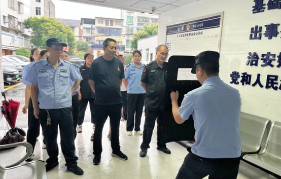 眉山天府公安开展安全技能培训，提升校园安保人员处突能力