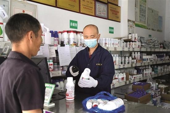 青神县：农药废弃包装回收处理 走出“绿色”新路子