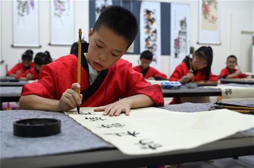 东兴区：暑期学艺忙