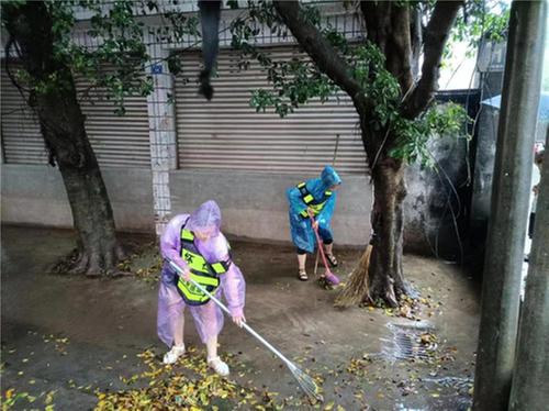 仁寿县：网格员多方排查护群众安全