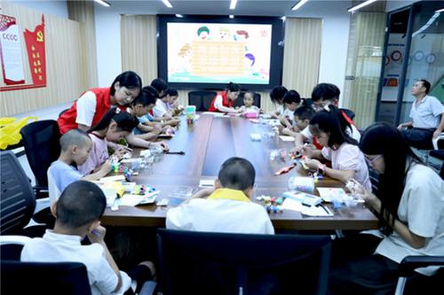 广安区中桥街道：爱心护成长 暑期伴童行