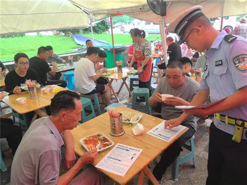 邻水县：交警走进工地  针对务工群体宣讲交规