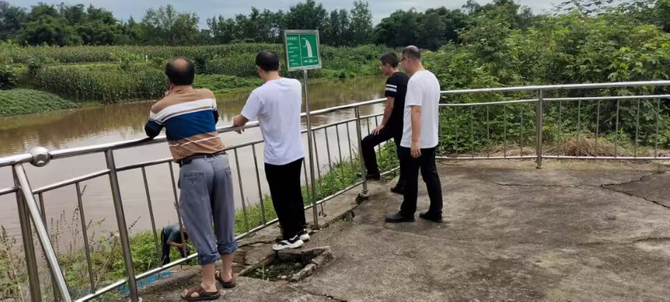 坪滩镇：开展集中巡河行动  打造河湖新面貌