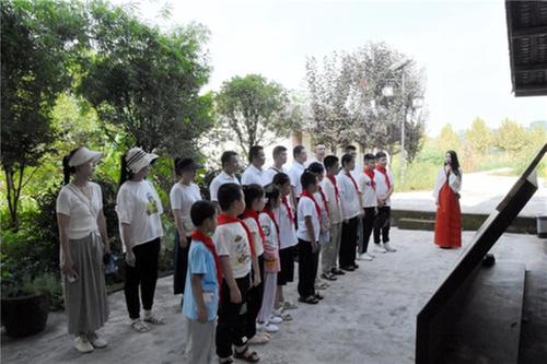 川渝携手庆“八一”  军心润童心薪火传