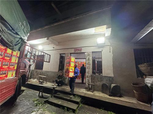 守护城市灯火  华蓥公安连破非法经营、销售伪劣烟花爆竹案