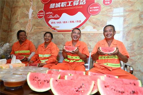 内江市：“职工驿站”享清凉