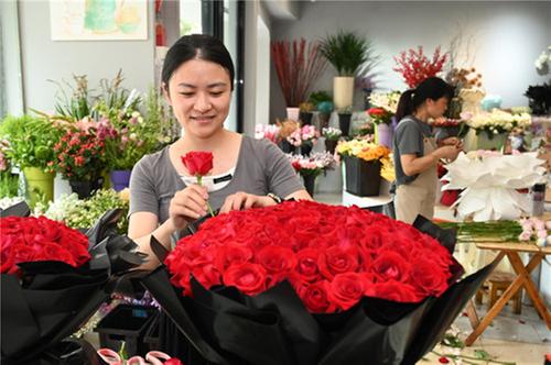 内江：“七夕”将至鲜花俏