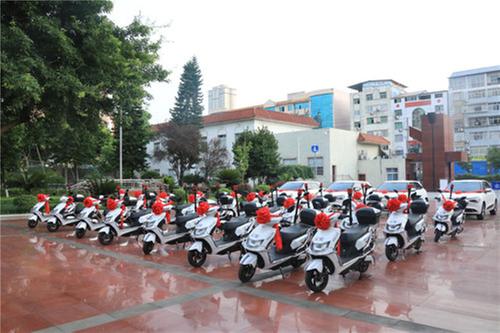 华蓥市公安局举行警用装备发放仪式