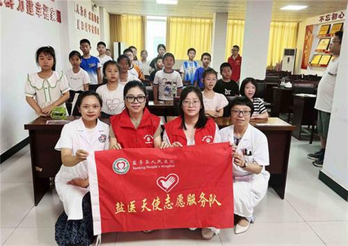盐医天使志愿服务队走进北街社区开展青少年健康知识宣讲