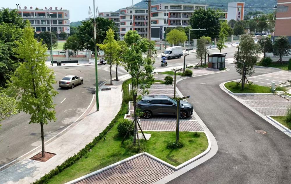 仁寿县：闲置地变停车场 多举措缓解“停车难”