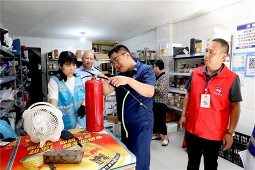 广安区果丰社区开展消防安全及食品安全隐患排查